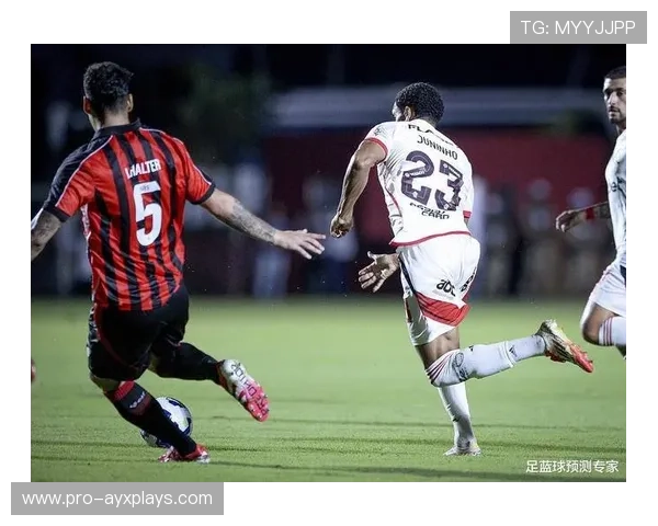 切尔西前场连续配合完成多次破门机会，展现出卓越进攻实力